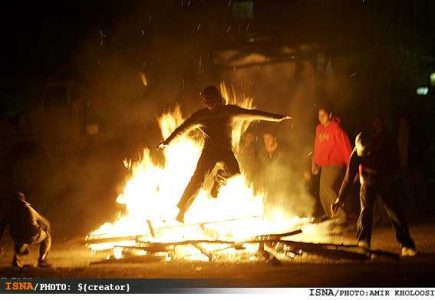 چهارشنبه سوری را در کنار خانواده باشید/ نارنجک دستی جایی در میان سنت ها ندارد