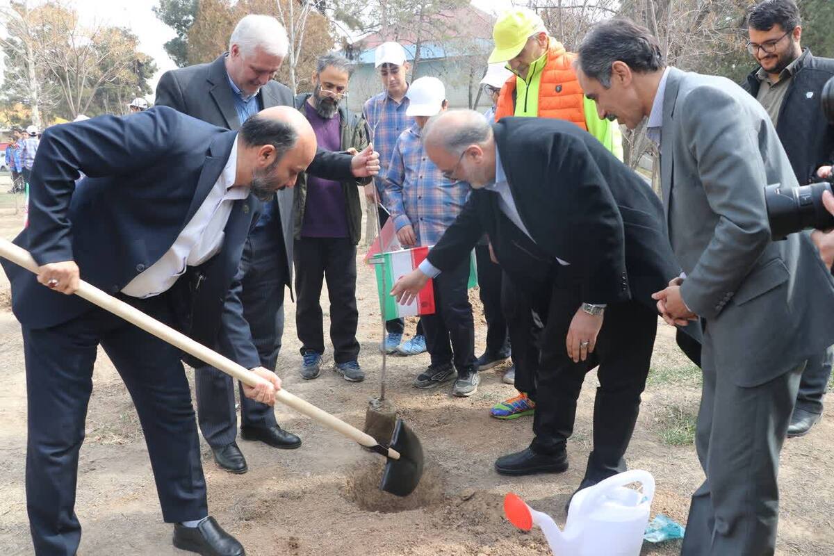 دانشآموزان باید به طبیعت توجه ویژهای داشته باشند