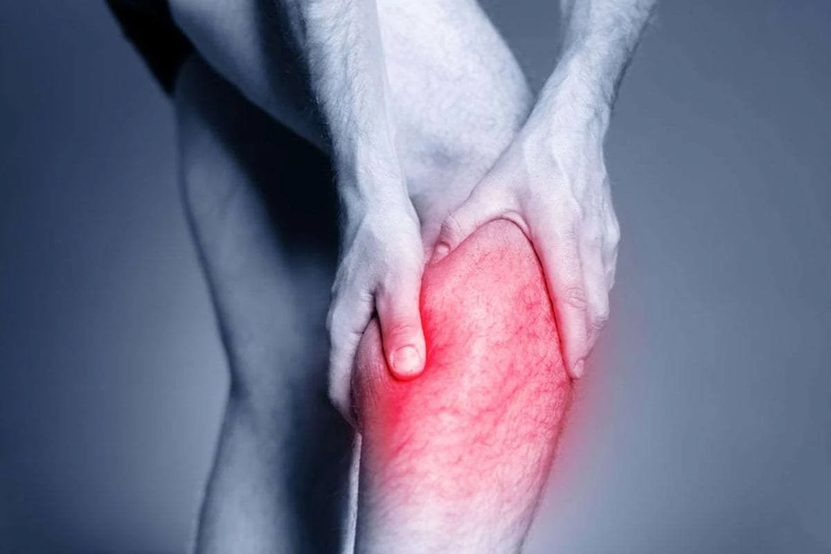 چرا ماهیچه پشت ساق پا درد می‌گیرد؟ از دلایل تا راه‌های تسکین